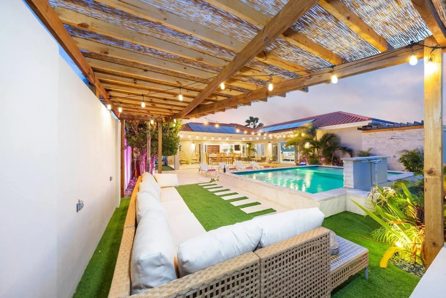 Villa Amara Lux Stay Near Arashi Beach By Lucha Palm Beach Ferienhaus