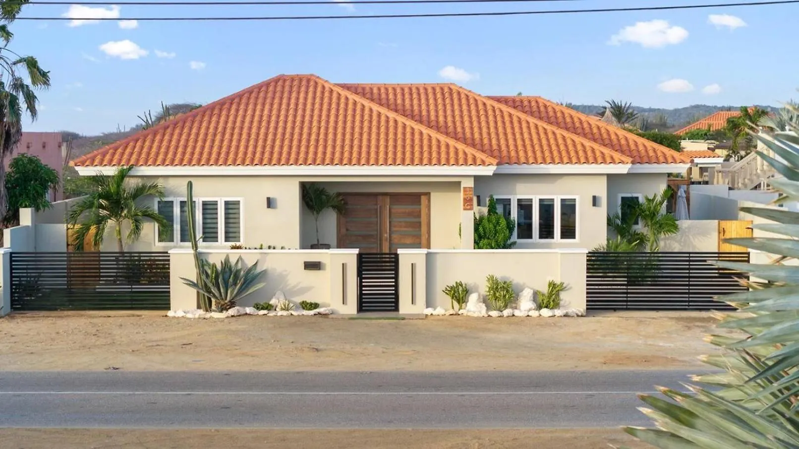 Villa Amara Lux Stay Near Arashi Beach By Lucha Palm Beach Ferienhaus