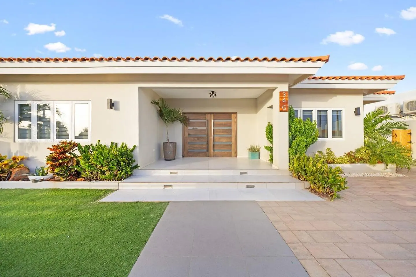 Villa Amara Lux Stay Near Arashi Beach By Lucha Palm Beach