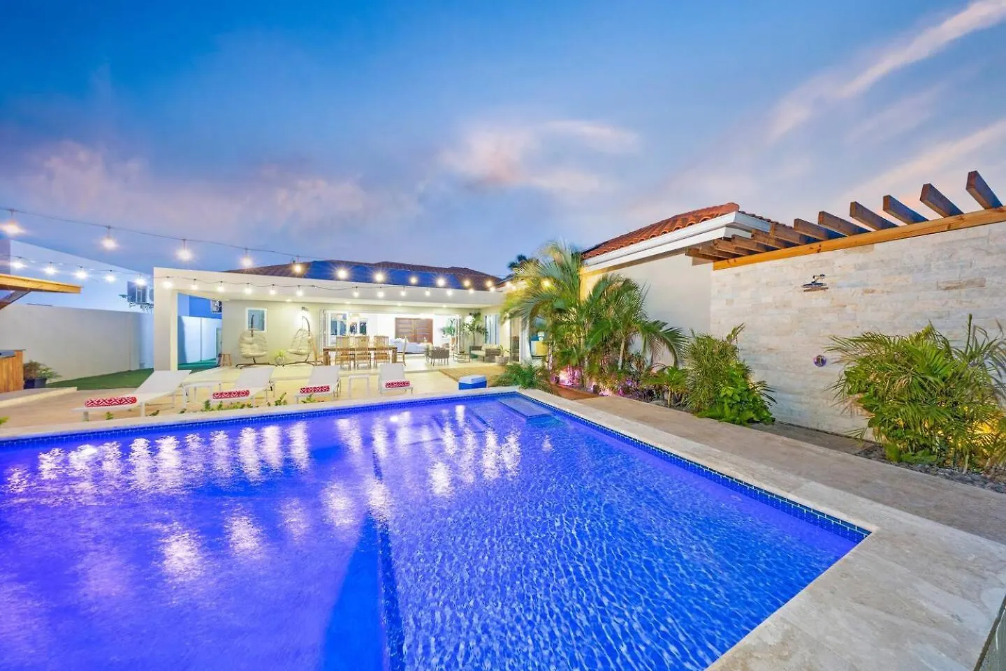 בית נופש פאלם ביץ' Villa Amara Lux Stay Near Arashi Beach By Lucha