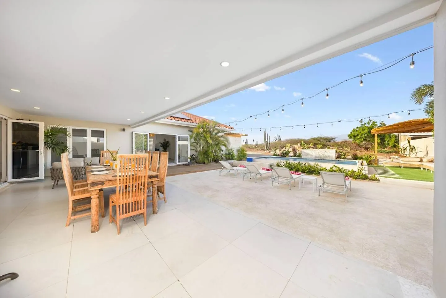 בית נופש פאלם ביץ' Villa Amara Lux Stay Near Arashi Beach By Lucha ארובה