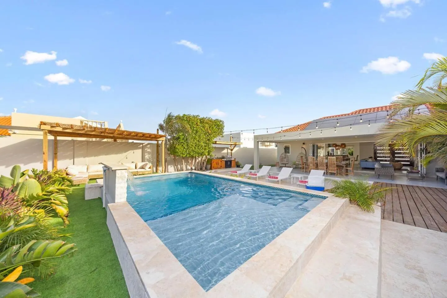 Villa Amara Lux Stay Near Arashi Beach By Lucha شاطئ بالم