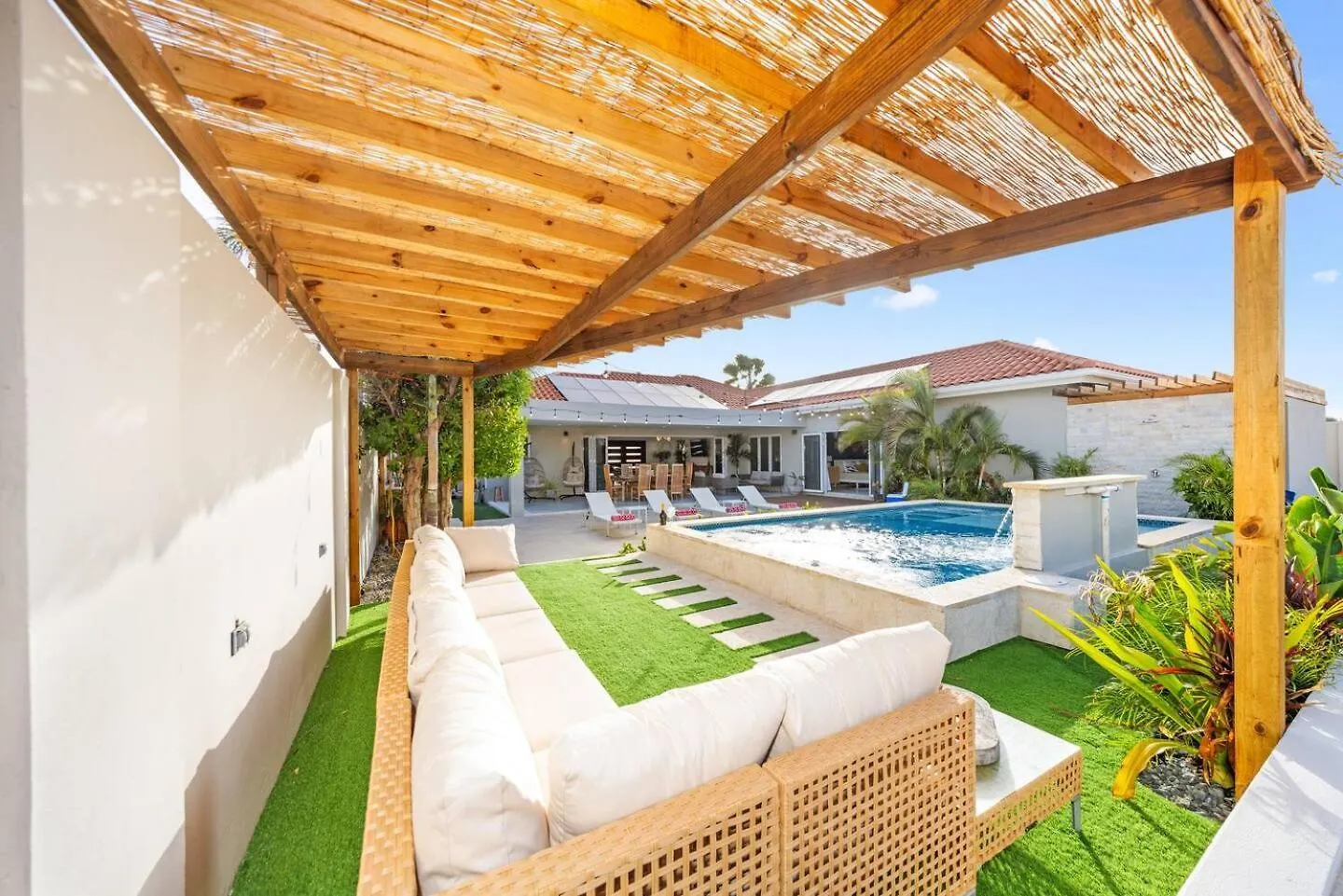 Villa Amara Lux Stay Near Arashi Beach By Lucha شاطئ بالم